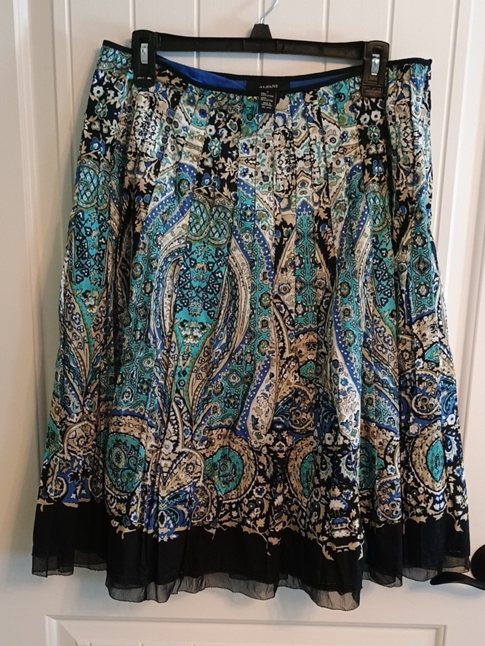 Woman's Size 8 Alfani Teal Blue Paisley Circle Skirt with Black Trim